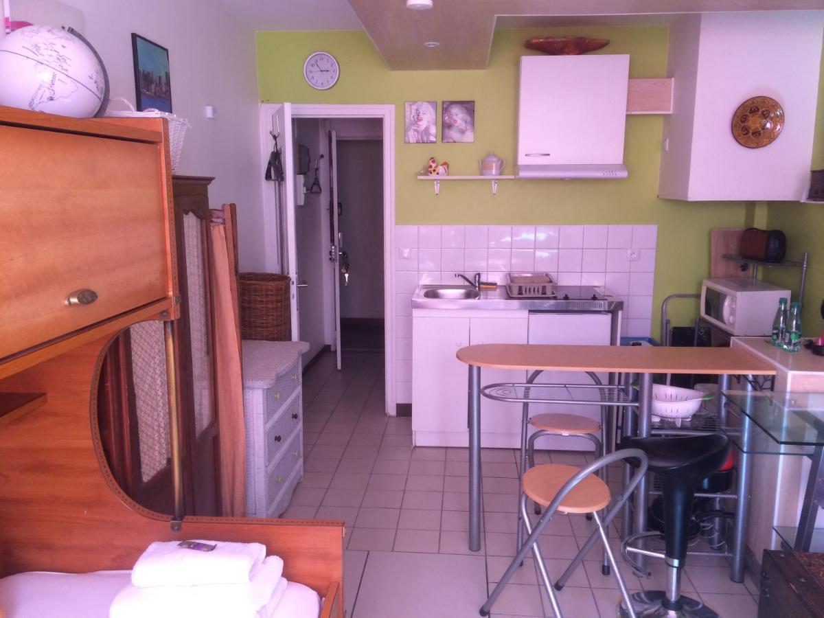 Studio Pigalle De 25 M2 - 2 Lits Simples Type Gigogne Pour 2 Personnes - Coeur Touristique De Paris - 2 Minutes De La Station Metro Pigalle ,Petit Train Vers La Butte Montmartre-Cabarets Moulin Rouge,Chez Michou-Restaurants Bouillon Pigalle,Berliner Exteriér fotografie