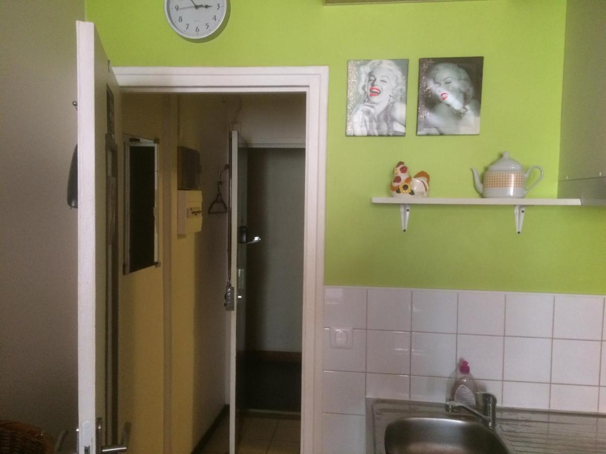 Studio Pigalle De 25 M2 - 2 Lits Simples Type Gigogne Pour 2 Personnes - Coeur Touristique De Paris - 2 Minutes De La Station Metro Pigalle ,Petit Train Vers La Butte Montmartre-Cabarets Moulin Rouge,Chez Michou-Restaurants Bouillon Pigalle,Berliner Exteriér fotografie