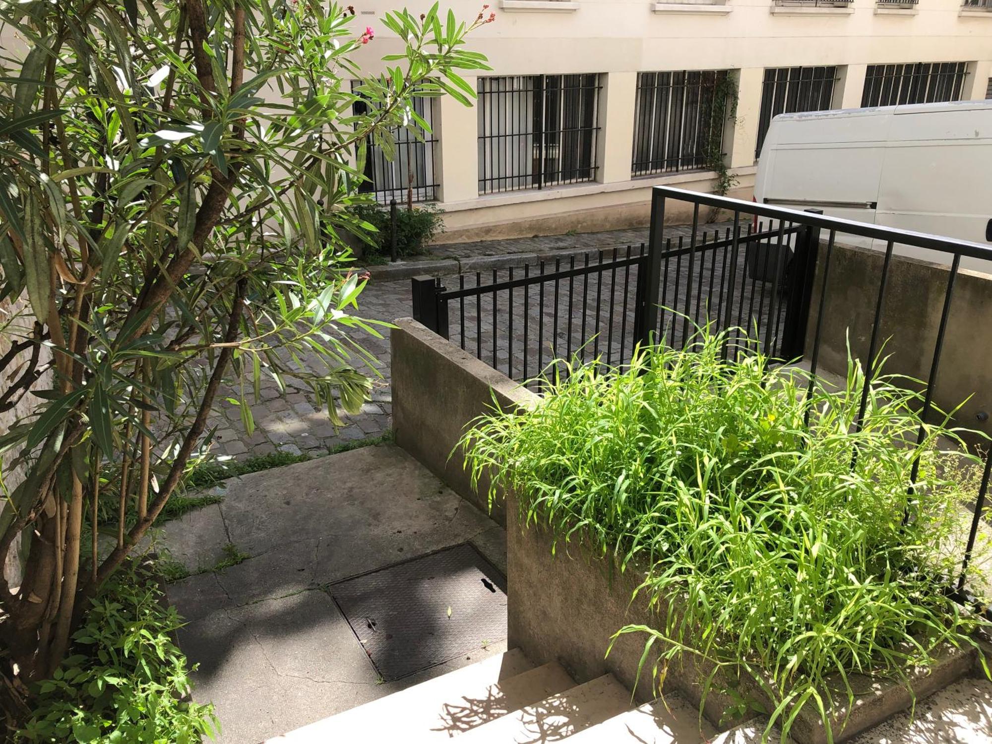 Studio Pigalle De 25 M2 - 2 Lits Simples Type Gigogne Pour 2 Personnes - Coeur Touristique De Paris - 2 Minutes De La Station Metro Pigalle ,Petit Train Vers La Butte Montmartre-Cabarets Moulin Rouge,Chez Michou-Restaurants Bouillon Pigalle,Berliner Exteriér fotografie