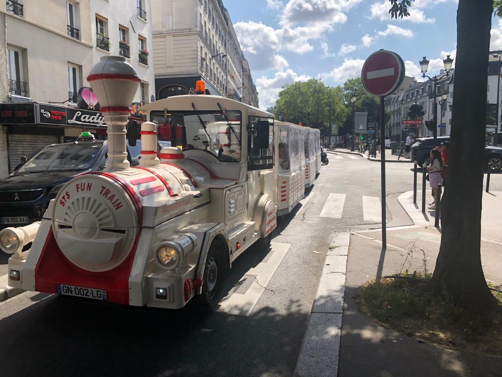 Studio Pigalle De 25 M2 - 2 Lits Simples Type Gigogne Pour 2 Personnes - Coeur Touristique De Paris - 2 Minutes De La Station Metro Pigalle ,Petit Train Vers La Butte Montmartre-Cabarets Moulin Rouge,Chez Michou-Restaurants Bouillon Pigalle,Berliner Exteriér fotografie