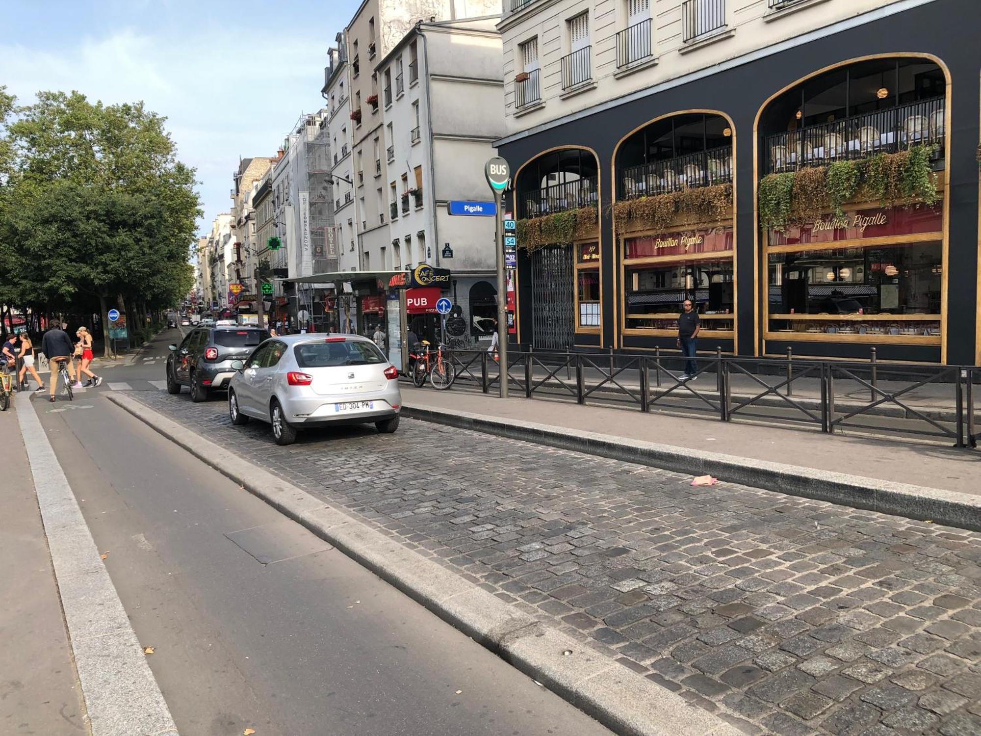 Studio Pigalle De 25 M2 - 2 Lits Simples Type Gigogne Pour 2 Personnes - Coeur Touristique De Paris - 2 Minutes De La Station Metro Pigalle ,Petit Train Vers La Butte Montmartre-Cabarets Moulin Rouge,Chez Michou-Restaurants Bouillon Pigalle,Berliner Exteriér fotografie