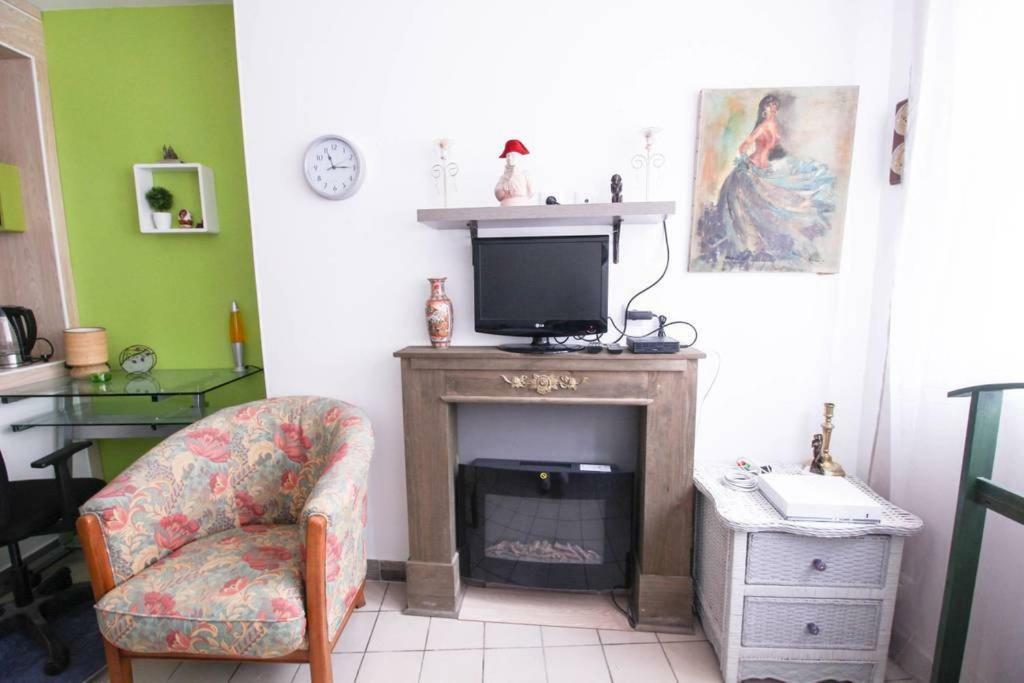 Studio Pigalle De 25 M2 - 2 Lits Simples Type Gigogne Pour 2 Personnes - Coeur Touristique De Paris - 2 Minutes De La Station Metro Pigalle ,Petit Train Vers La Butte Montmartre-Cabarets Moulin Rouge,Chez Michou-Restaurants Bouillon Pigalle,Berliner Exteriér fotografie