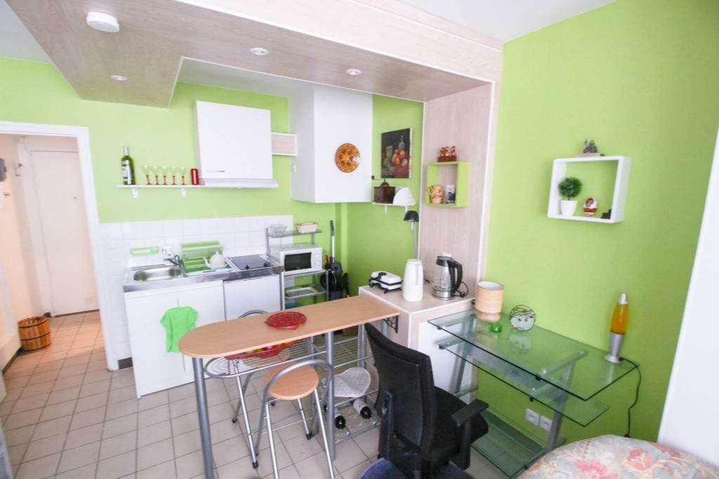 Studio Pigalle De 25 M2 - 2 Lits Simples Type Gigogne Pour 2 Personnes - Coeur Touristique De Paris - 2 Minutes De La Station Metro Pigalle ,Petit Train Vers La Butte Montmartre-Cabarets Moulin Rouge,Chez Michou-Restaurants Bouillon Pigalle,Berliner Exteriér fotografie